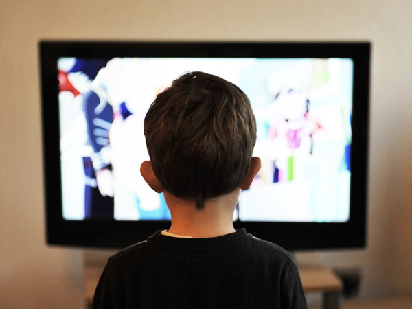 டிவி பார்ப்பது