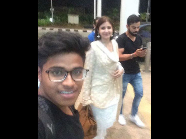 அரங்கிற்கு செல்லும் வழியில்...