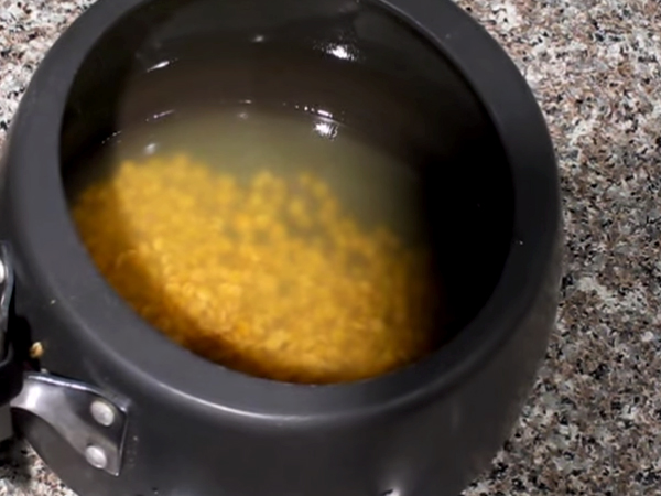 நீரில் ஊற வைத்த வெந்தயம்