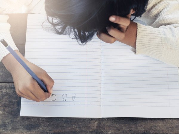 3. எழுதக் கற்றுக் கொள்வது: