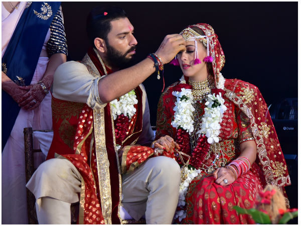 பொட்டு வைக்கும் போது...