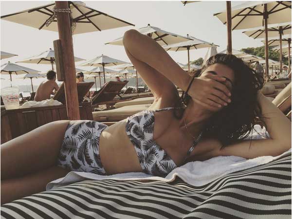 நர்கிஸின் வின்டேஜ் பிகினி