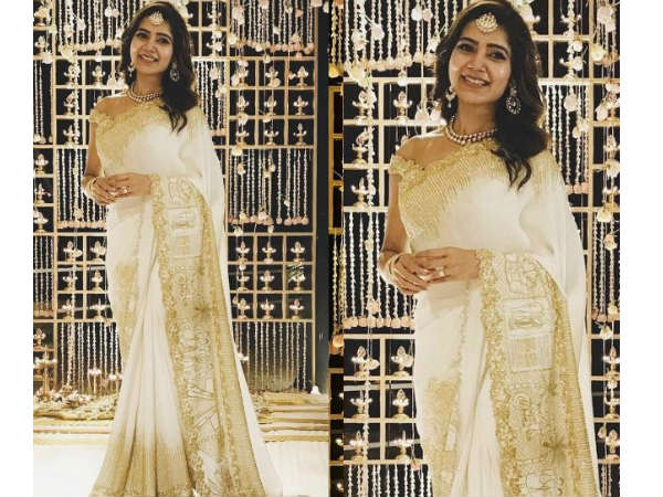 சந்தன நிற புடவை