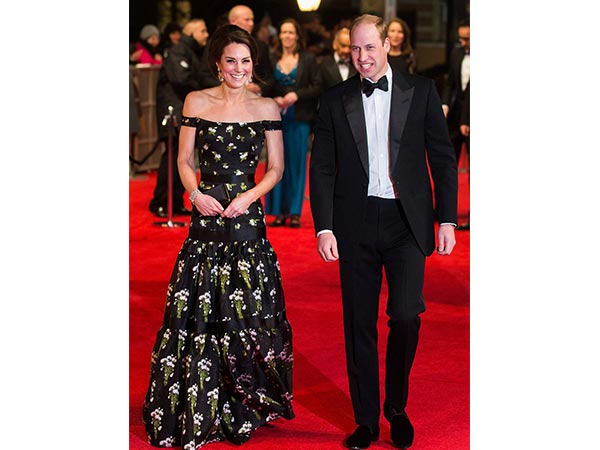 சாட்டின் கருப்பு