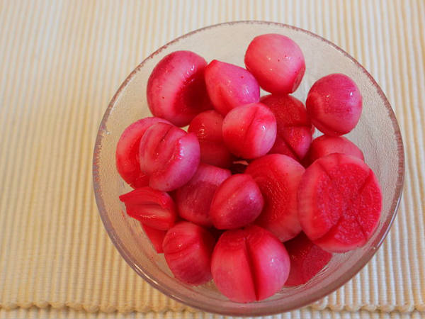 சின்ன வெங்காயம் மற்றும் கருவேப்பிலை 