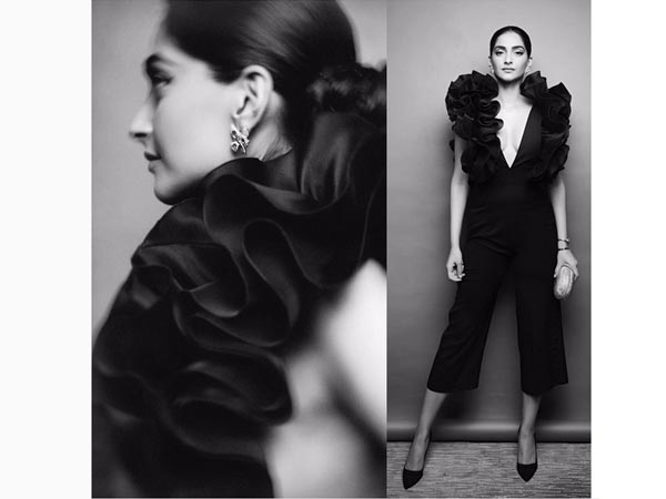 கருப்பு நிற ஜம்ப்சூட்