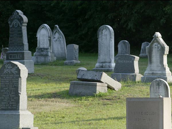 கல்லறை கட்டி வைத்த கோத்தோ! கல்லறை கட்டி வைத்த கோத்தோ!