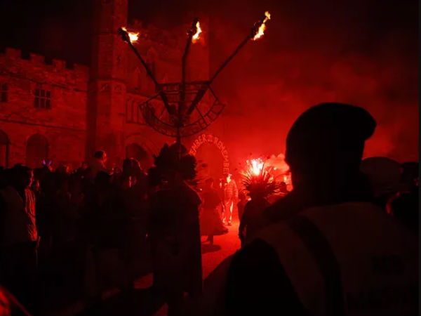 யூ.கே! யூ.கே!