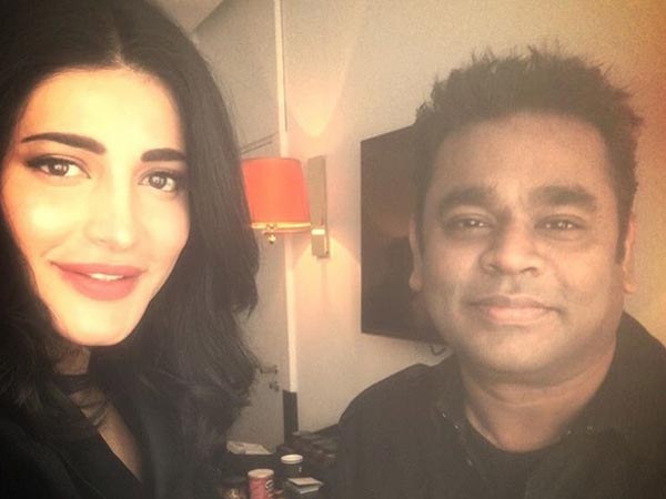 ஏ. ஆர். ரகுமானுடன் செல்பீ