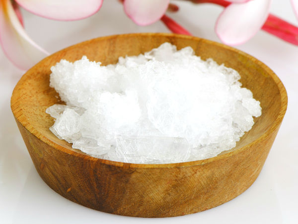 கற்பூரம் மற்றும் தேங்காய் எண்ணெய் :