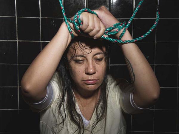 குளியலறையில் கட்டிப் போடுதல்! குளியலறையில் கட்டிப் போடுதல்!