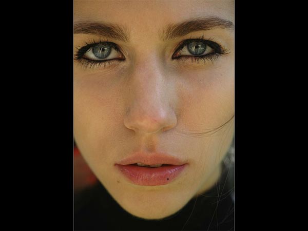 கீழ் இதழ்!