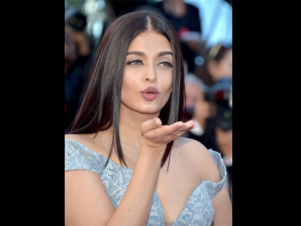 All Time Gorgeous Aiswarya Rai Bachchan's Looks at Cannes! 