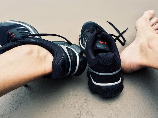 8.சரியான காலணிகளை அணிதல் :