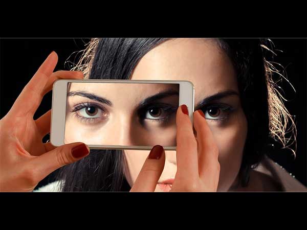 கவனிக்க வேண்டியது உதடுகளா? அல்லது கண்களா?