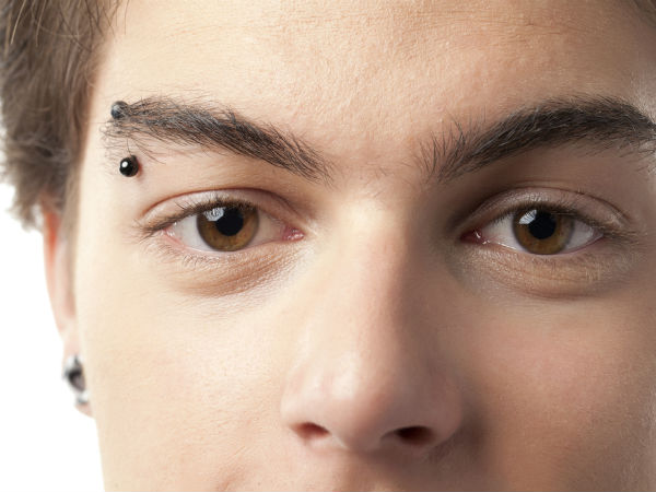 புருவங்களில் : 