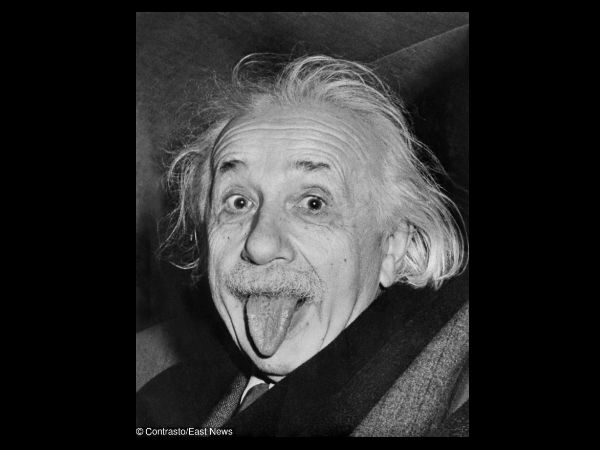 நாக்கை வெளியே நீட்டி...