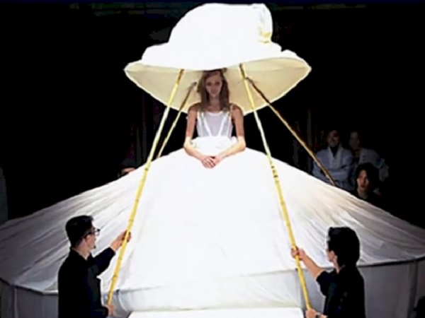 11. ஆட கூடாது அசைய கூடாது!