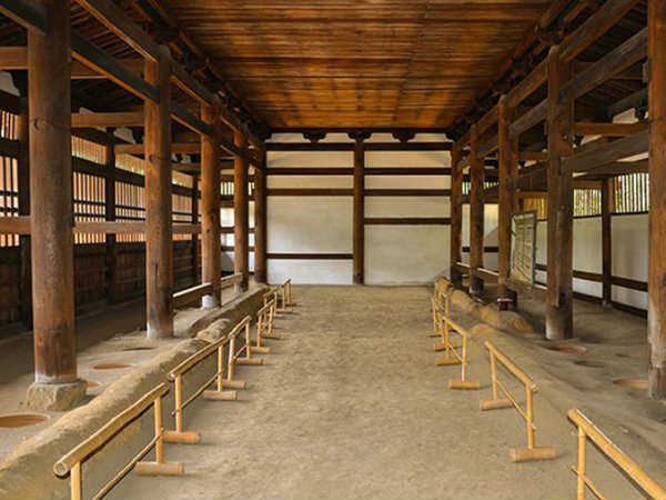 பழங்கால கழிவறை! பழங்கால கழிவறை!