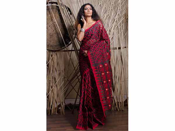 தாக்ககை சேலை : 