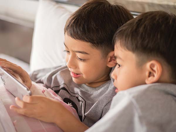 Your Smartphone Obsession May Up Bad Behaviour In Kids