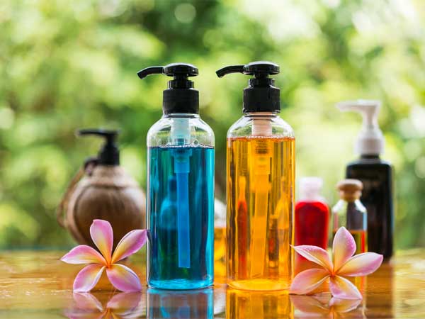 Recipe: Homemade Herbal Shampoo With All-Natural Ingredients