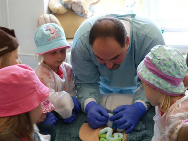 பொம்மைக்கு ஆப்ரேஷன் : 