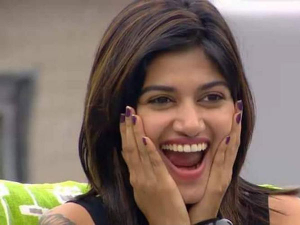 ஓவியா விசிறி : 