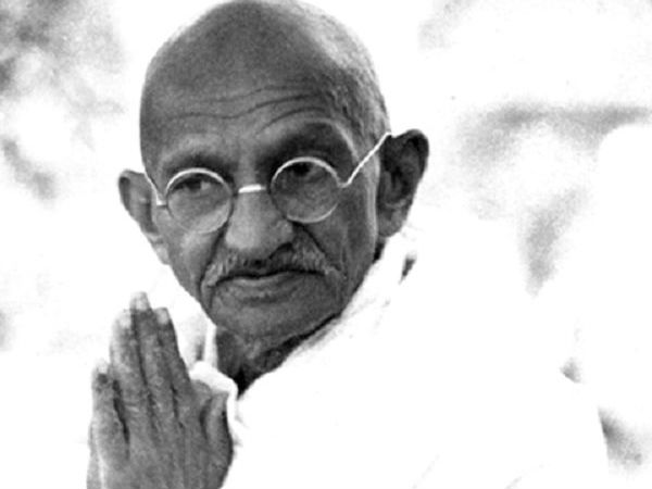 வருத்தத்தில் காந்தி : 