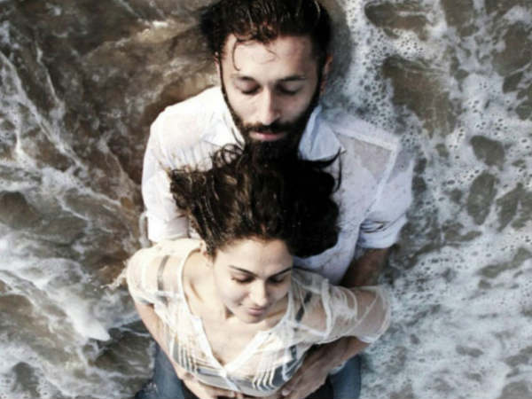 காதல் மட்டும் போதும்!