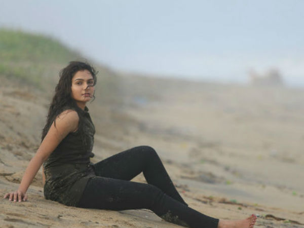 கேரக்டர் லெஸ் : 