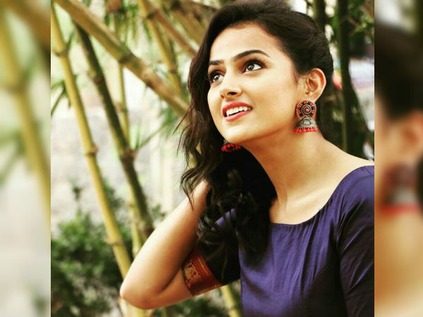 Few Stylish Looks of Vikram Vedha Fame Sharaddha Srinath!