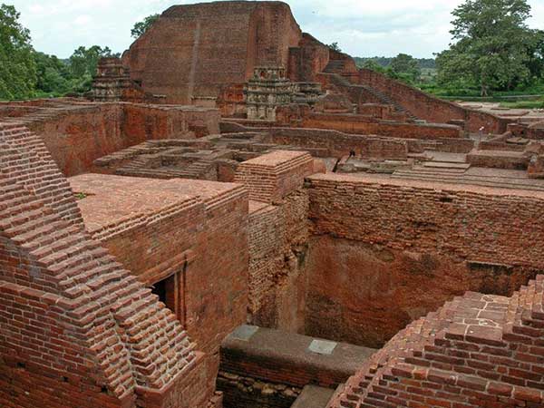 10000 மாணவர்கள் :