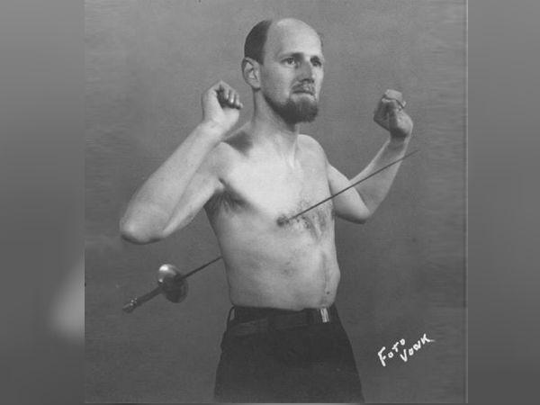 விசித்திரன்!