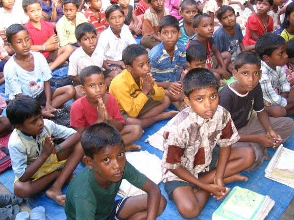 ஏழை மாணவர்கள் : 