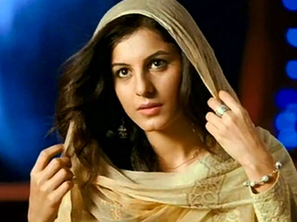 கல்லூரிக்கு இடைக்காலத் தடை...