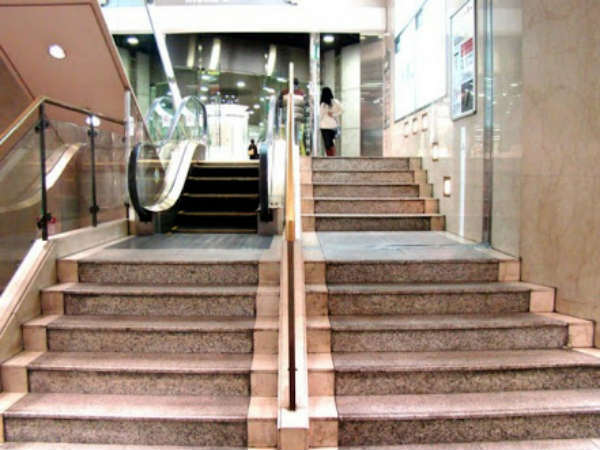 உலகின் சிறிய எஸ்குலேடர்!