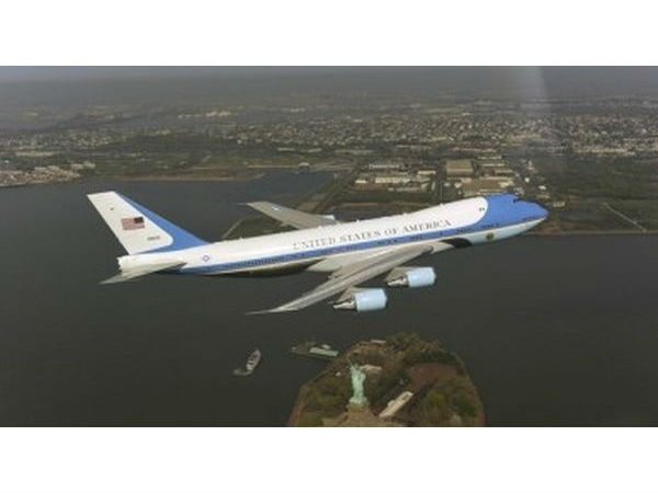 2. ஏர் ஃபோர்ஸ் ஒன் 2. ஏர் ஃபோர்ஸ் ஒன்