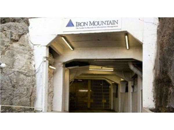 8. அயர்ன் மவுண்டைன் (Iron Mountain) 8. அயர்ன் மவுண்டைன் (Iron Mountain)