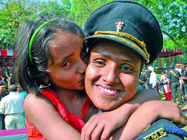 கணவரின் வேலை : 