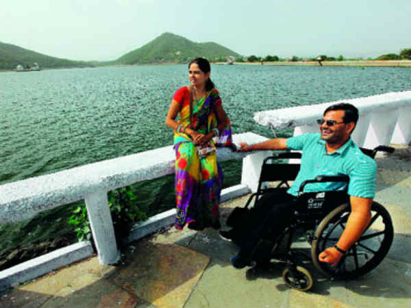 காதலரை சந்திக்க தினமும் 4 மணி நேரப் பயணம் : 