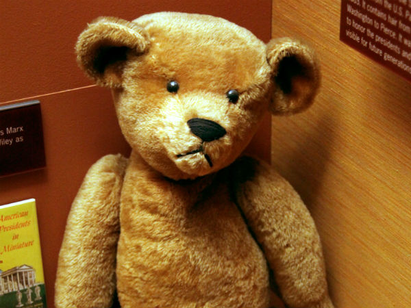 ஆசிரியை கைது!