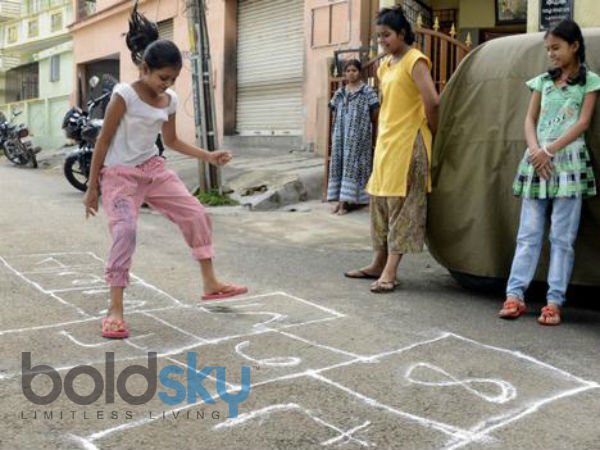 நொண்டி ஆட்டம் :