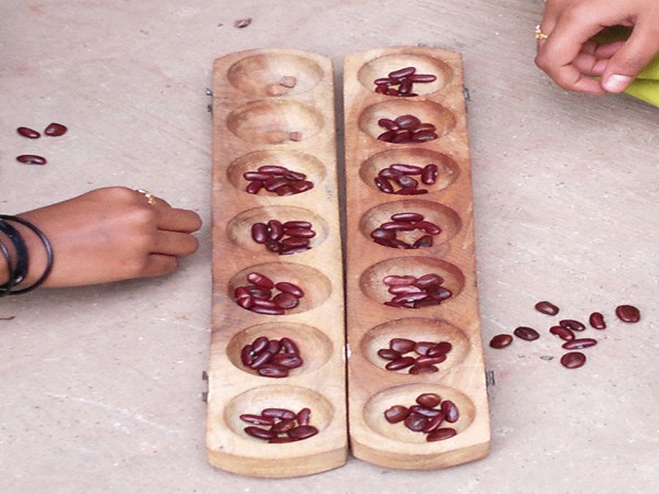 பல்லாங்குழி விளையாட்டு :