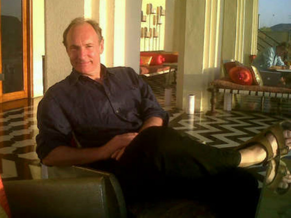 #19 டிம் பேர்னேர்ஸ்-லீ