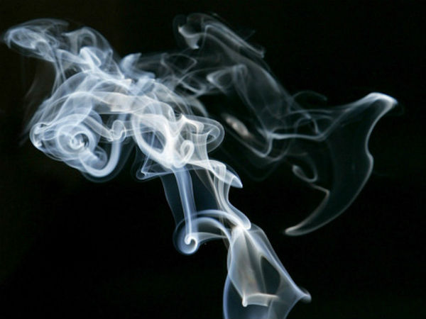 கிளம்பிய புகை : 