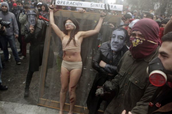 சித்திரவதைக்குள்ளான பெண்! சித்திரவதைக்குள்ளான பெண்!