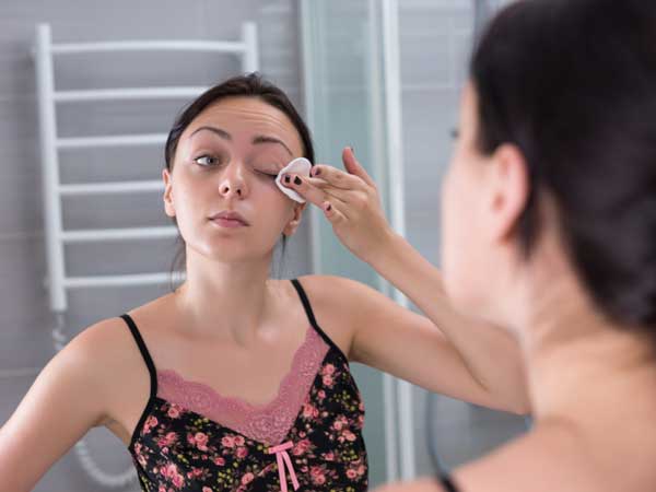  மேக்கப் ரிமூவர் : 