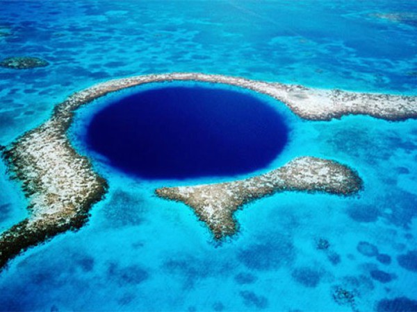 நீல நிற குழி :