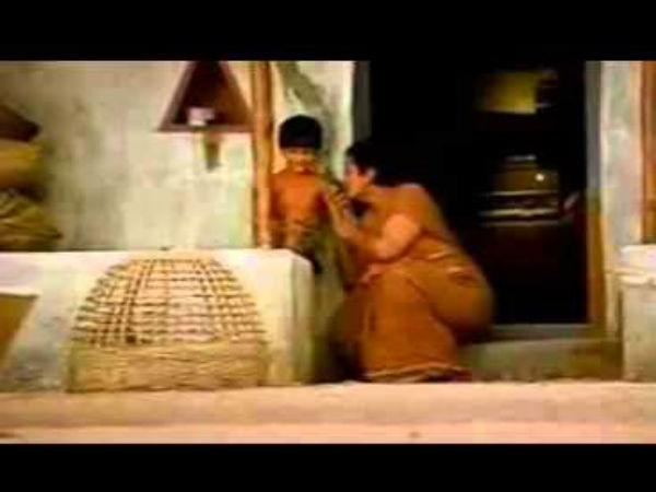 டவுசரில் : 